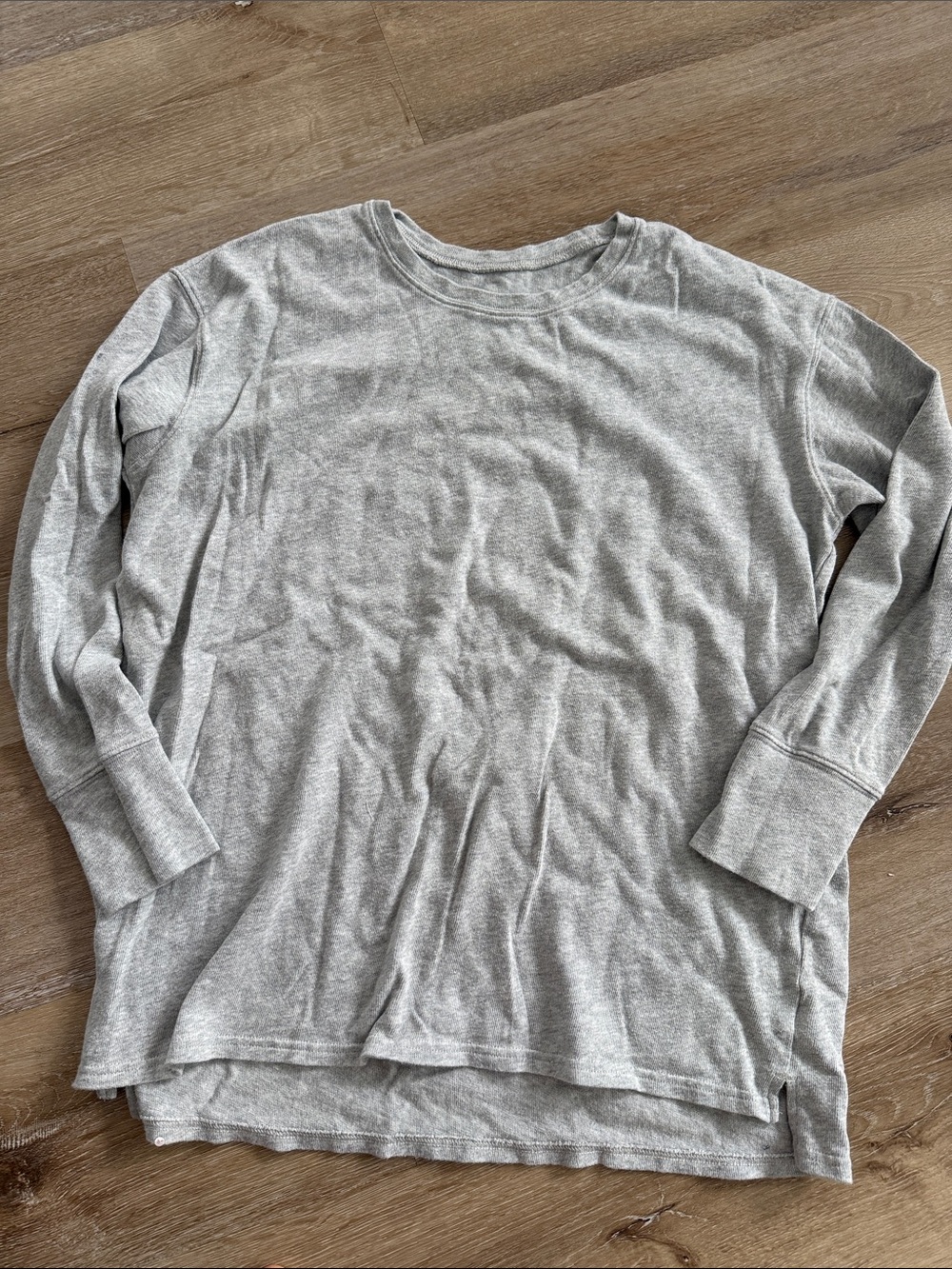Offline by aerie Light Gray Long Sleeve Crewneck Top